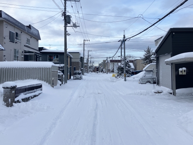 雪の住宅街